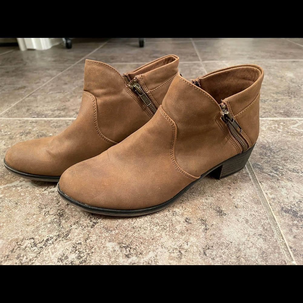 Light brown American rag booties